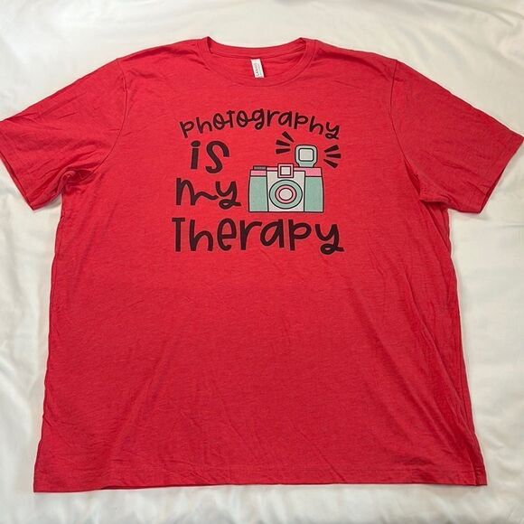Photography is my Therapy Unisex Red Short Sleeve Graphic Tee Size 3XL - Picture 1 of 3